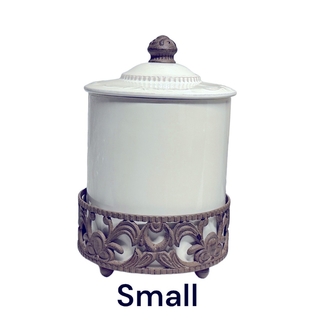 Mikasa Canister Small no damage used as display only lids have rubber rims